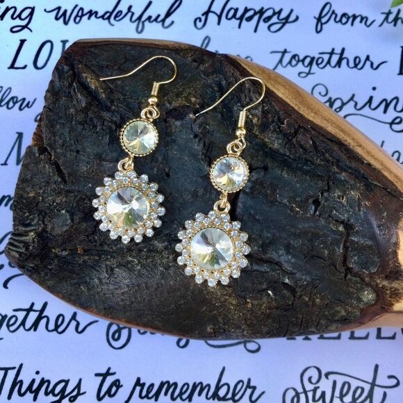 🏷️ Crystal Dangle Earrings Clear Gold Tone - Picture 2 of 2